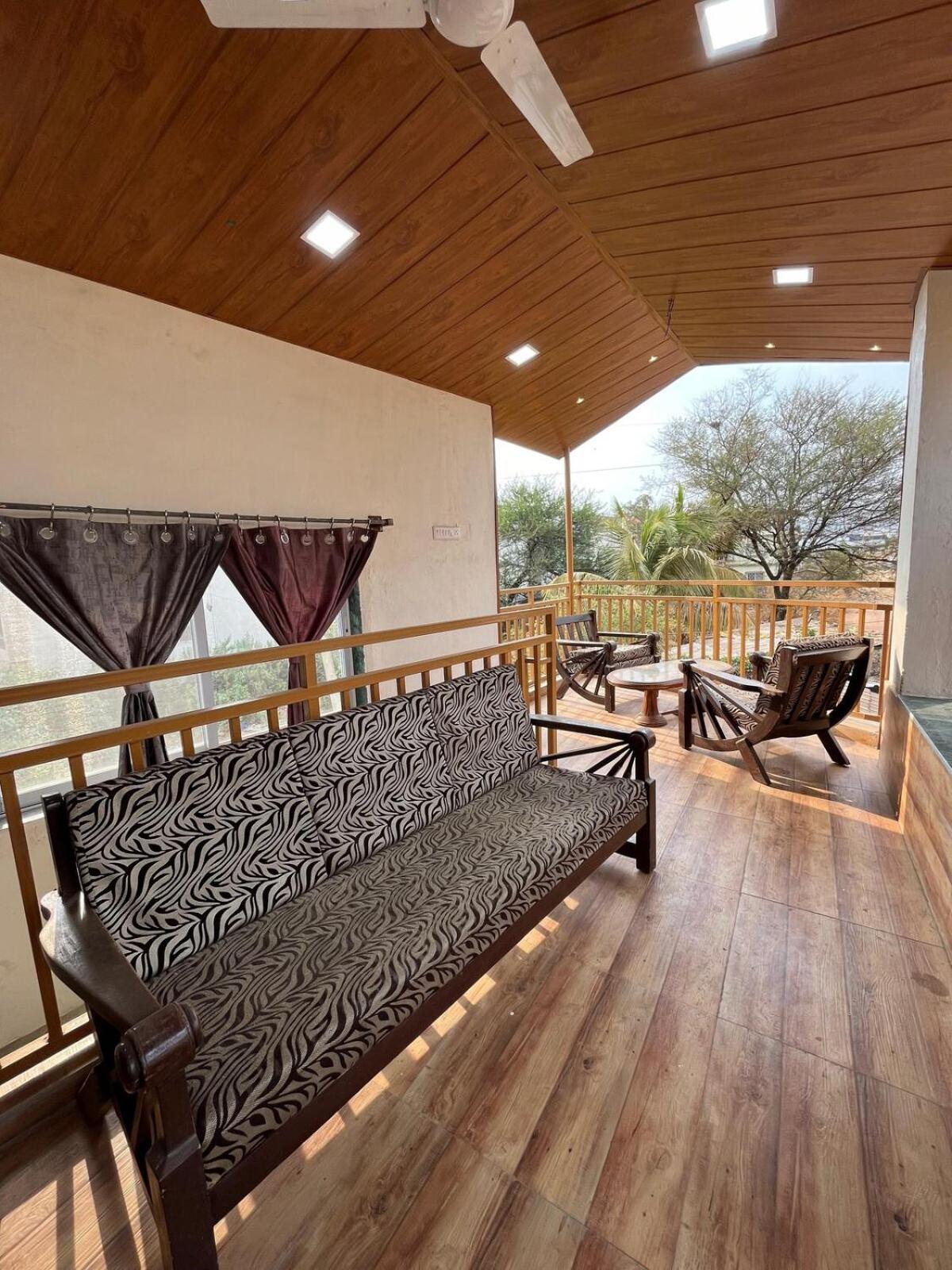 Govind Villa - 3Bhk Penthouse Suite With Pool Splash Lonavala Buitenkant foto